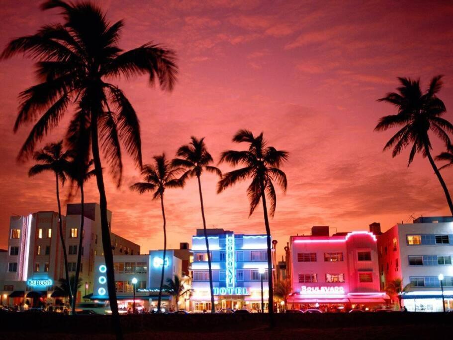 Apartment Right On The Beach! Miami Beach Esterno foto
